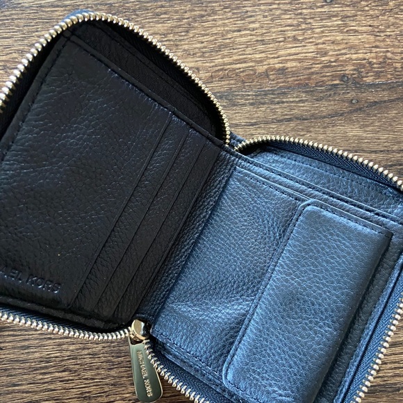 Michael Kors bag & wallet - Picture 7 of 10